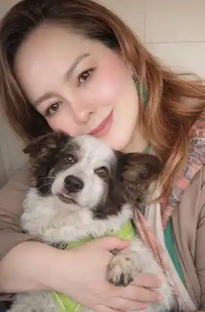 Reseña y valoración de 5 estrellas de la clienta Angelica sobre su experiencia con el localizador GPS para perros AQUITOYDOG.